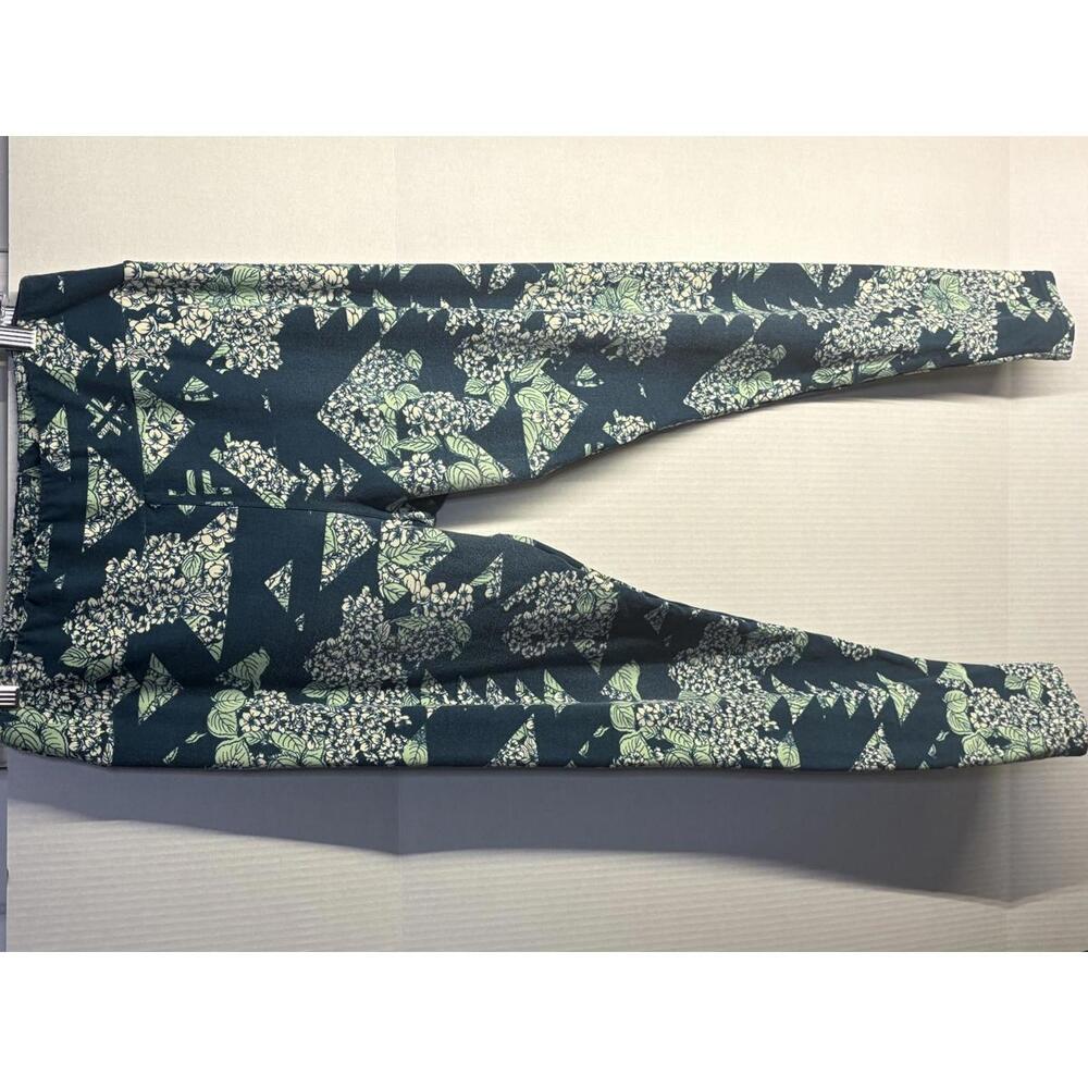 LuLaRoe Women's Floral Patterned Leggings Size T/C best for US size 12-18 (119)